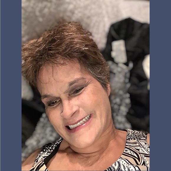 Meet your Posher, Debbie - Picture 2 of 2